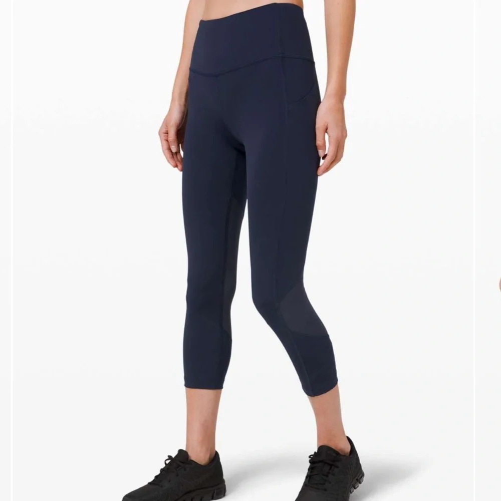 Lululemon Navy High-Rise Crop Leggings Size 6